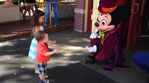 Kid's precious first encounter with Mickey Mouse 