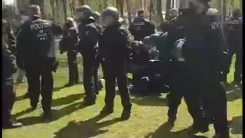 GERMAN POLICE THROW AN ELDERLY WOMAN TO THE FLOOR FOR PROTESTING AGAINST CORONAVIRUS RESTRICTIONS