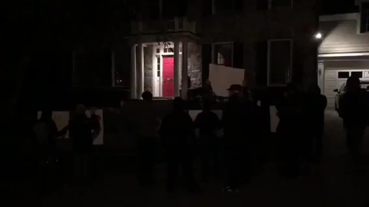 nov 7 2018 DC 1.1 smash racism dc Antifa goes to tuckers house and chant threats