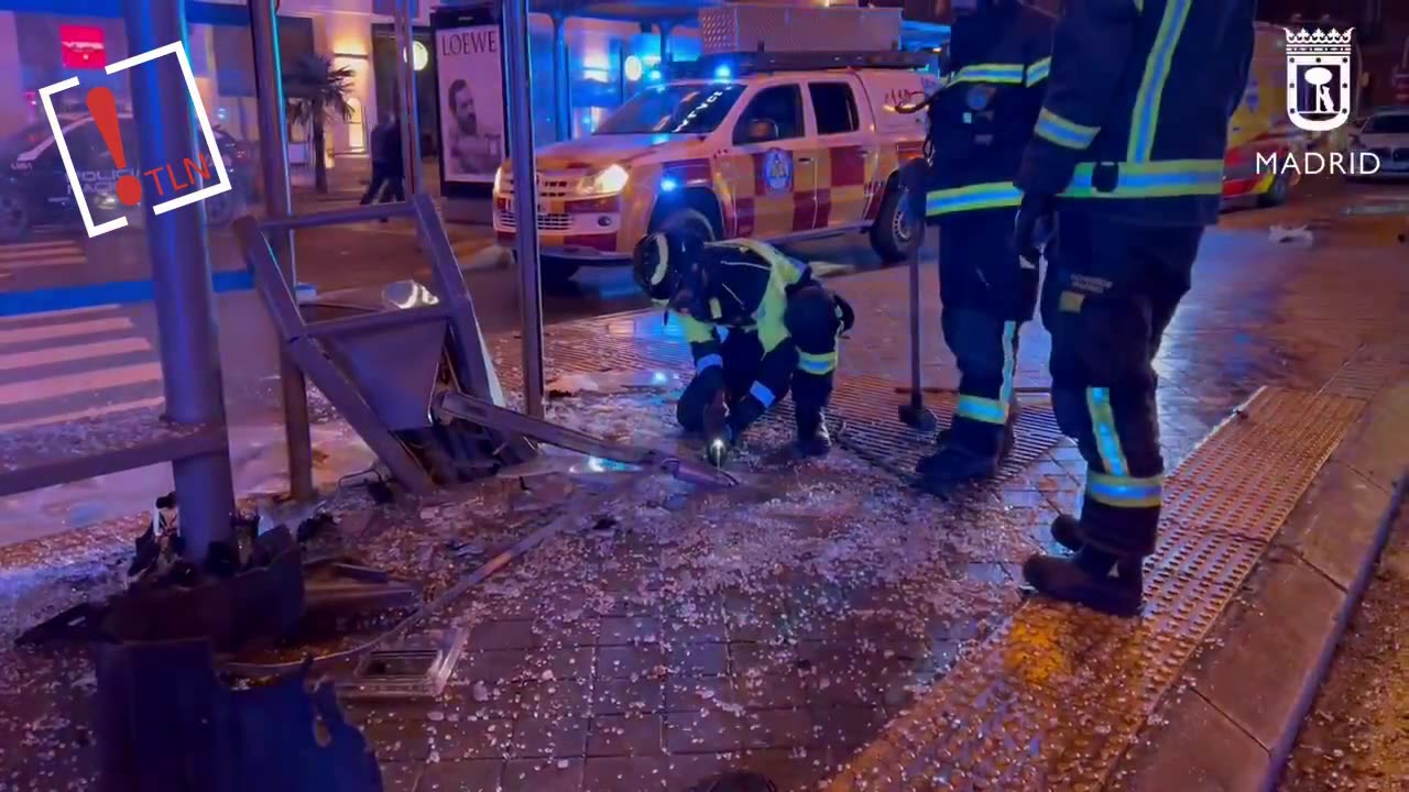 Un muerto y dos heridos al perder un coche el control en el Plaza Neptuno