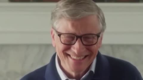 Bill Gates n'arrive pas à contenir sa joie face à la DESTRUCTION de l'économie