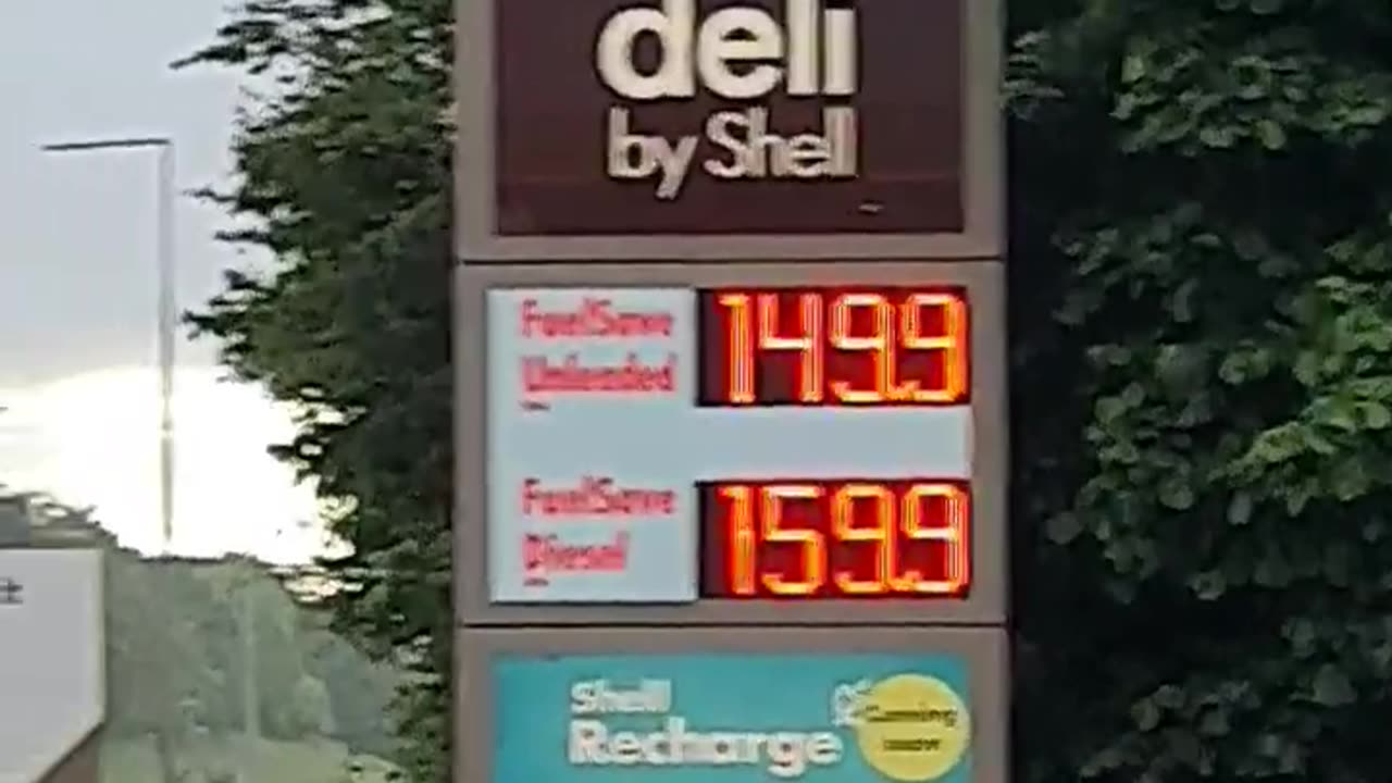 Prezzo carburanti in Inghilterra STATO EXTRACOMUNITARIO a MAGGIO 2024 DOCUMENTARIO diesel 1.60 benzina 1.50 prezzi in sterline inglesi,in euro benzina 1,76 diesel 1,87 dove i poveri inglesi guadagnano meno dei ricchi lombardi in MERDALIA💩