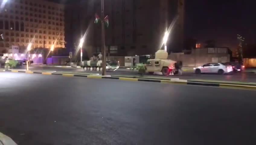 Iraqi military heading towards the "Green Zone" in Baghdad