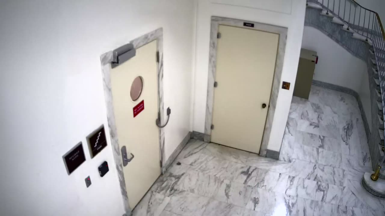 6130RHOBGRRGST4Stairwell4_2021-01-06_10h00min02s160ms.mp4