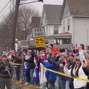 Does Trump have the military guarding his motorcade?