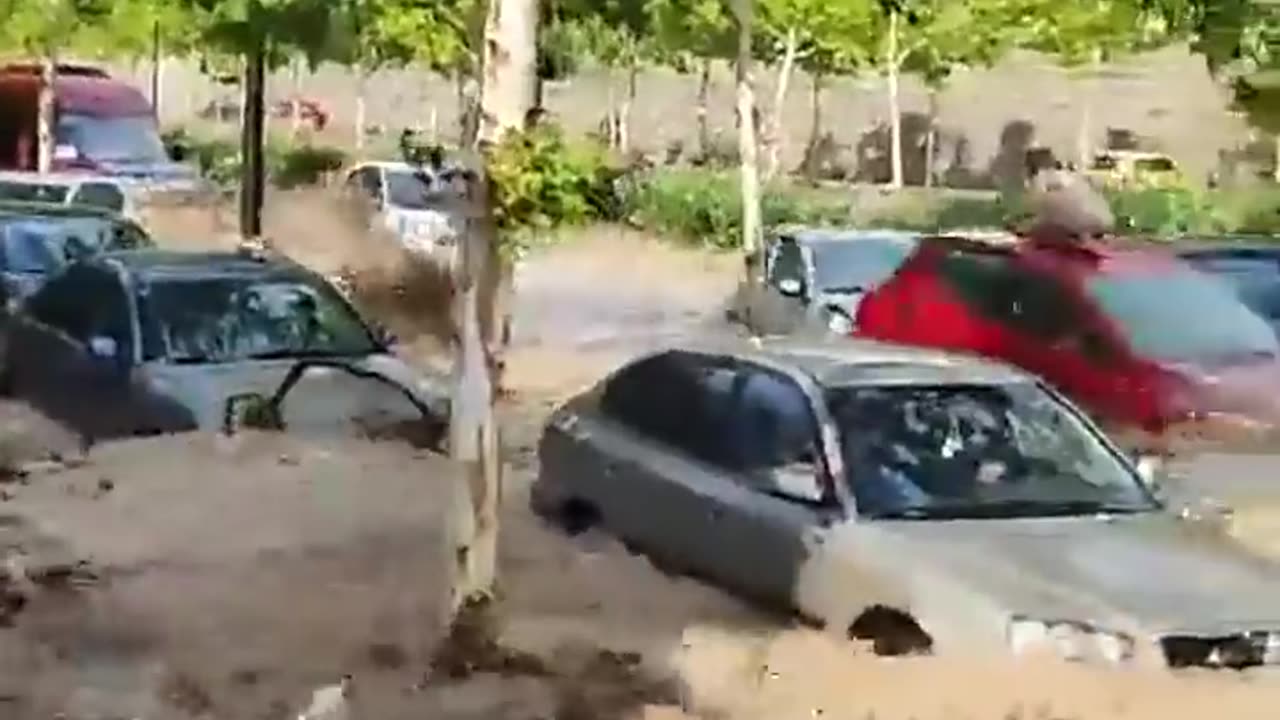 Incredible moments caught on camera in Spain! Most Viral Natural disasters caught on camera!