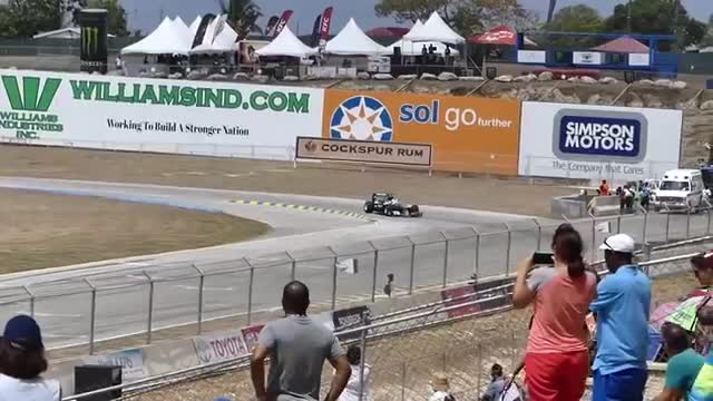 RACING OF F1 CAR VS YAMAHA R1M SUPERBIKE