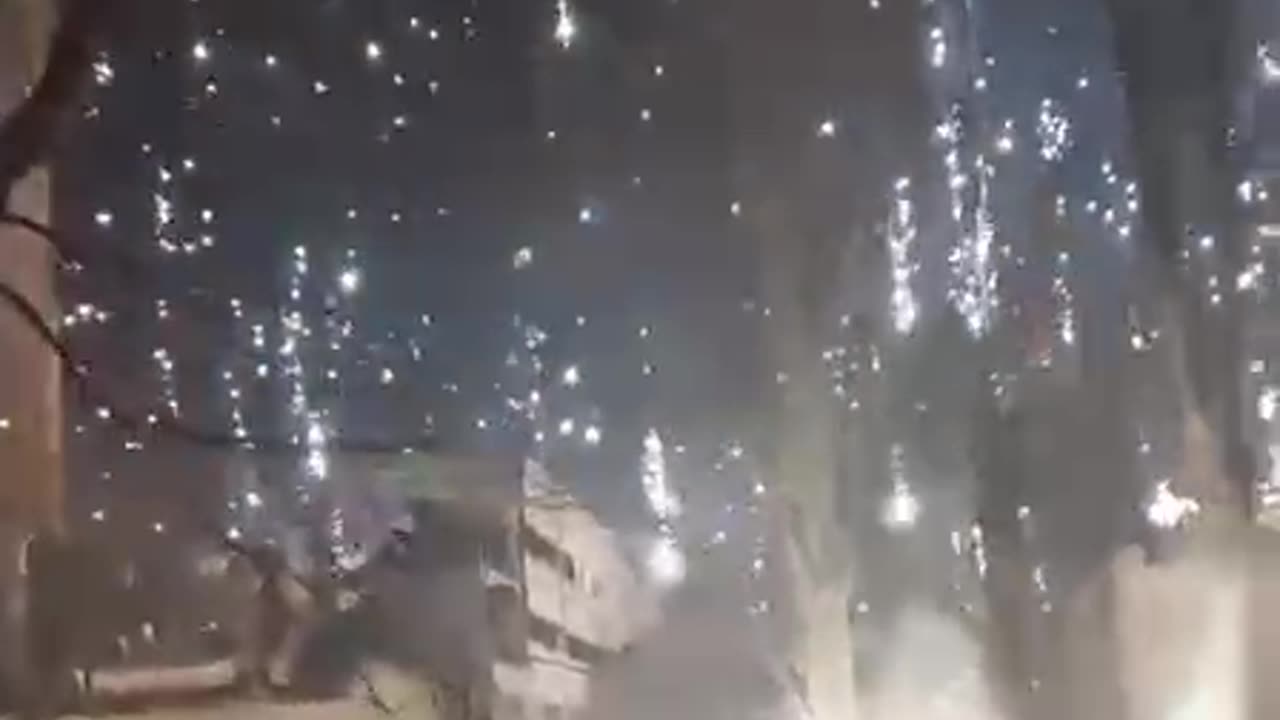 Footage of Russian Phosphorous Shells Exploding over Ugledar