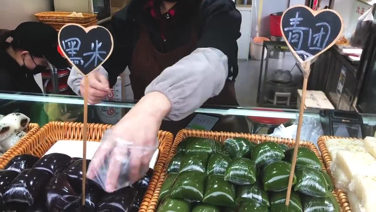 $1 Street Food In Shanghai