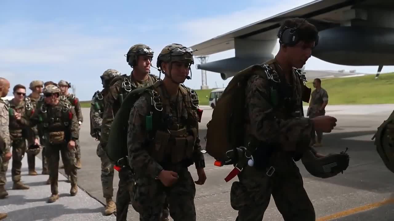 Force Recon Marines Parachute Training (2019)