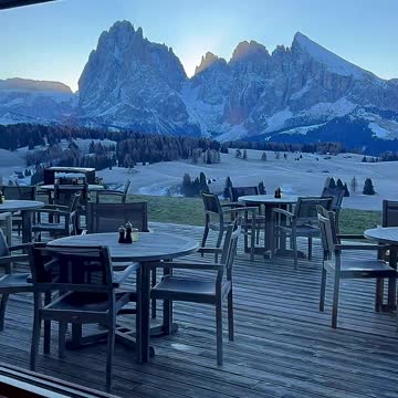 Having breakfast with a magical sunrise on the Alpe di Siusi