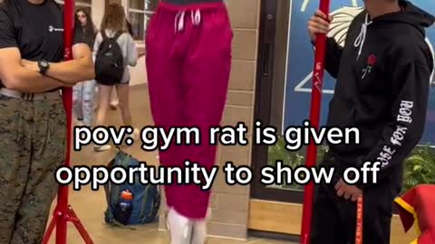 pov: gym rat is given opportunity to show off：