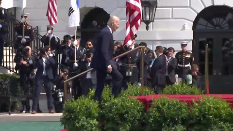 Military Aide Instructs Biden Where To Go At White House Arrival Ceremony For South Korean President