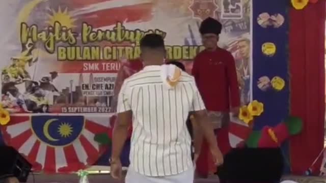 bila kau ada guru gila-gila. terkejut semua