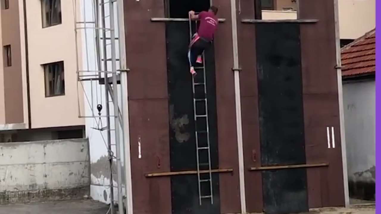 Real-life Spiderman climbing like a Spiders