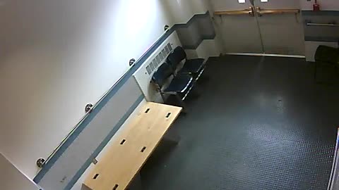 1657HQOB02PrisonerProcessingLobby_2021-01-06_11h00min00s543ms.mp4