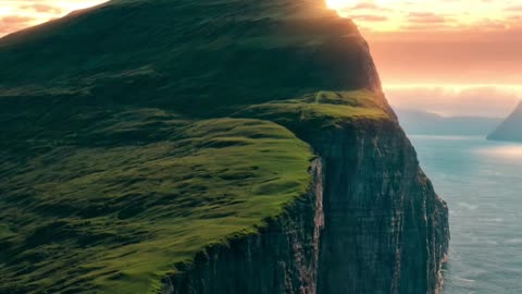 Trelanipa Rock is a 142-meter-high vertical stone wall in the Faroe Islands 🇫🇴 e