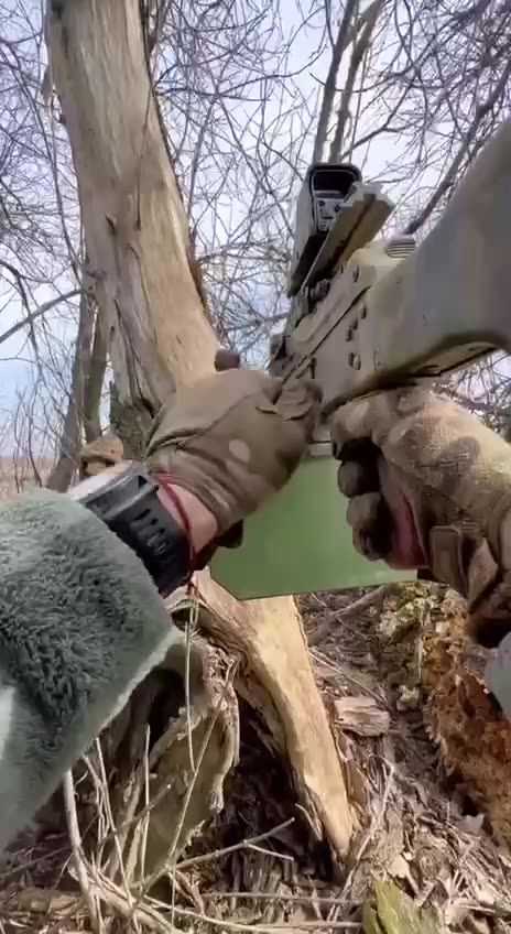 Ukrainian fighters on banderobuggies go to bring down occupants