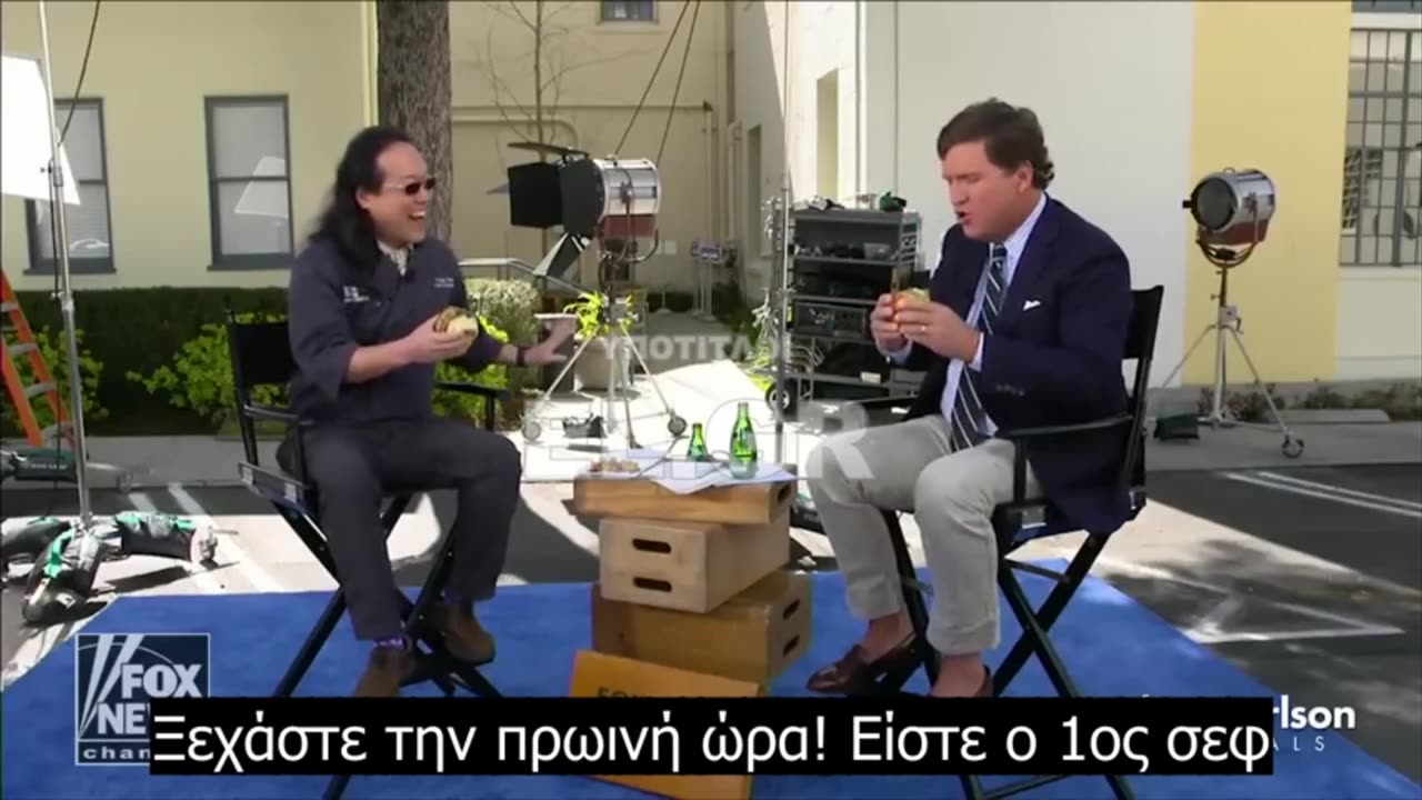 Ο Τάκερ δοκιμάζει LIVE γρύλους !! Δείτε τι θα σας δίνουν να τρώτε!!!