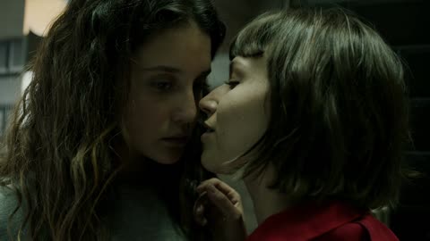 Money Heist Tokyo and Alison Lesbian Kiss 4K 60FPS