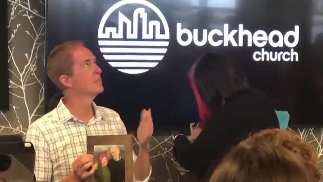 Andy Stanley Weeps as He Accepts Gift