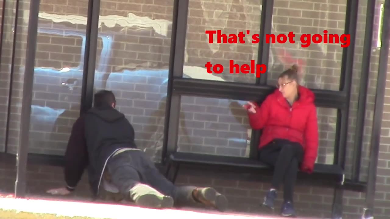 Zombie crawling prank SPOOKY CRINGE