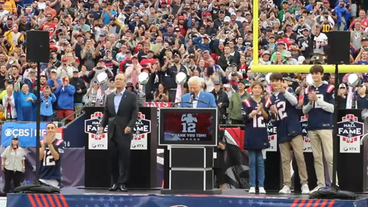 Tom Brady Patriots Halftime Ceremony + His Signature End Zone Fist Pump