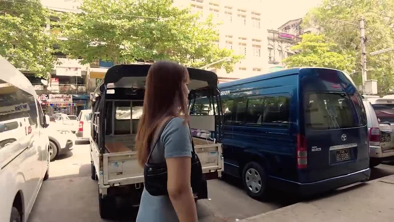 Friendly Burmese Girl invites you to a street food walk in Yangon