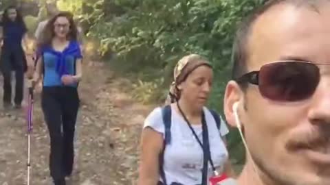 Videoya selfie pozu veren masum kadim dostlarım