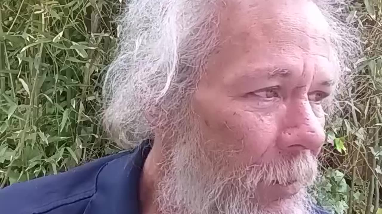 Kin is hot 🔥 let's blow glass