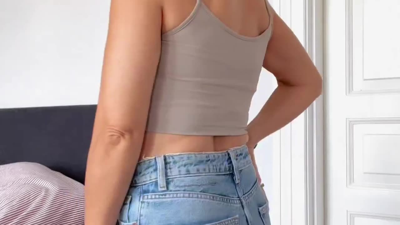 FASHION HACK: How to turn your longer tops into a crop top!