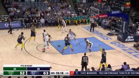 Giannis Antetokounmpo Goes Crazy With Back-To-Back Possession Dunks !