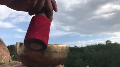 Tibetan Healing Sounds - Singing Bowl on Mountain - Vibration cleanse #serenityhost #stressfree#calm