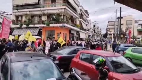 ΠΑΡΕΛΑΣΗ ΕΠΕΝΔΥΤΩΝ ΟΙ ΕΛΛΗΝΕΣ ΜΕΣΑ.