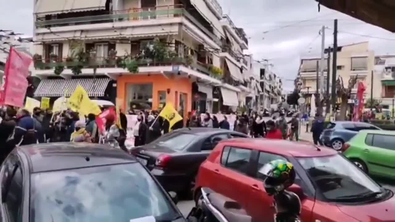 ΠΑΡΕΛΑΣΗ ΕΠΕΝΔΥΤΩΝ ΟΙ ΕΛΛΗΝΕΣ ΜΕΣΑ.