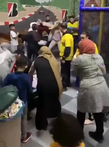 Pippolino Kinderpark Indoor-Spielplatz