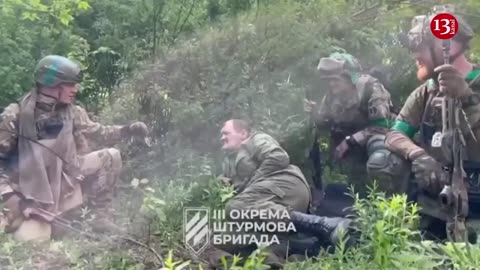 “We will bring you back” - Russian fighter trying to hide in forest came across Ukrainian soldiers