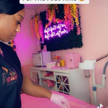 Self-Hand Waxing with @trulysmoothskintique Using Sexy Smooth Tickled Pink Hard Wax