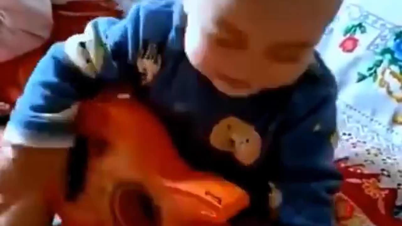 Baby Boy Trying Hard to be like Brian May,Netizens Applause👏