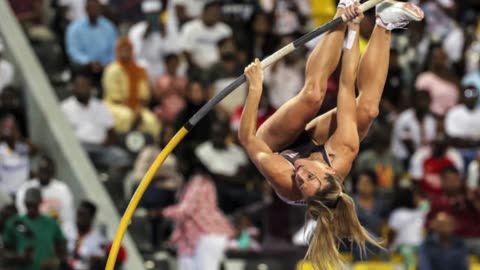 Molly Caudery wins Continental Tour pole vault title.