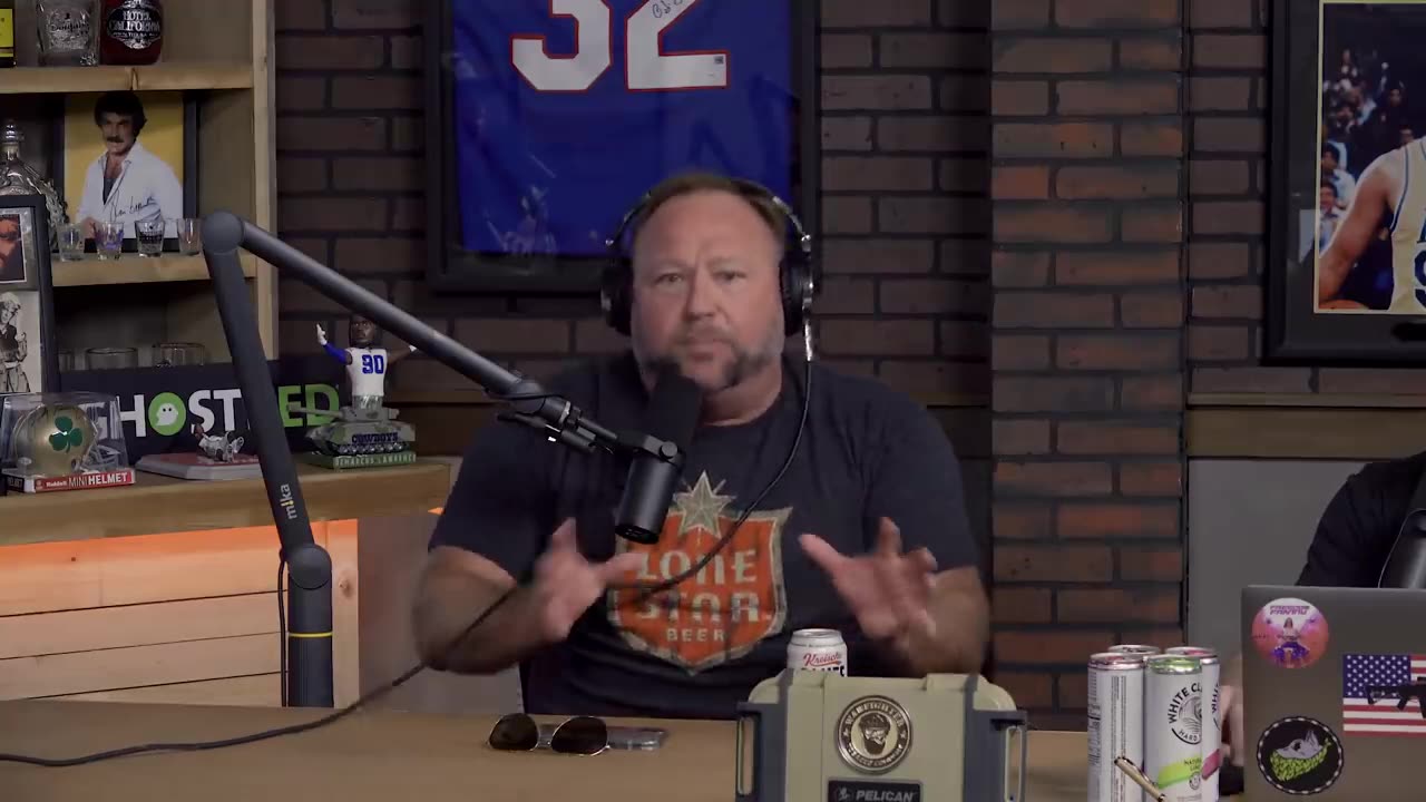 Alex Jones Discusses The Joe Rogan Spotify Controversy - Drinkin' Bros Clips