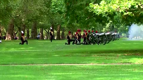 Gun salutes in London for Queen’s coffin procession