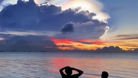 Please use your current culture to describe the sunset at this moment