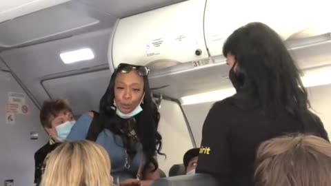Very Ignorant Racist Black Woman In 2020 Said That White People Come From Black People👀🤬