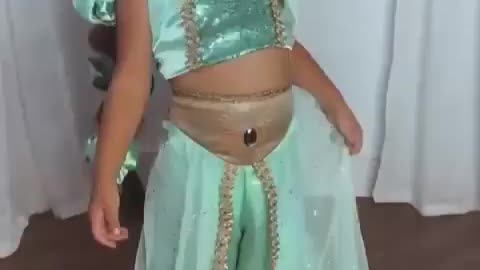 Wow!😍This girl is looking no less than a princess