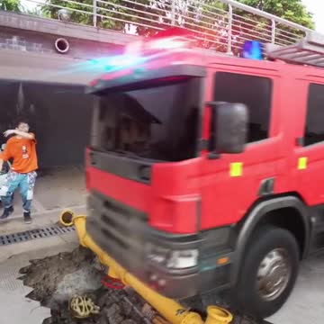 FLYING CAR #short #shorts #shortsvideo #fly #flipaclip #flying #flyingbeast #carryminati #car #moto