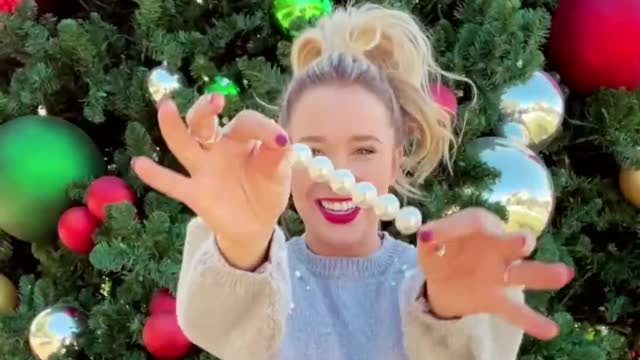 Accessorize your Pony-O this Christmas with our Pearl Bling Ring.
