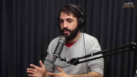 Comunista explica como o CAPITALISMO foi criado pra funcionar para uma minoria de pessoas