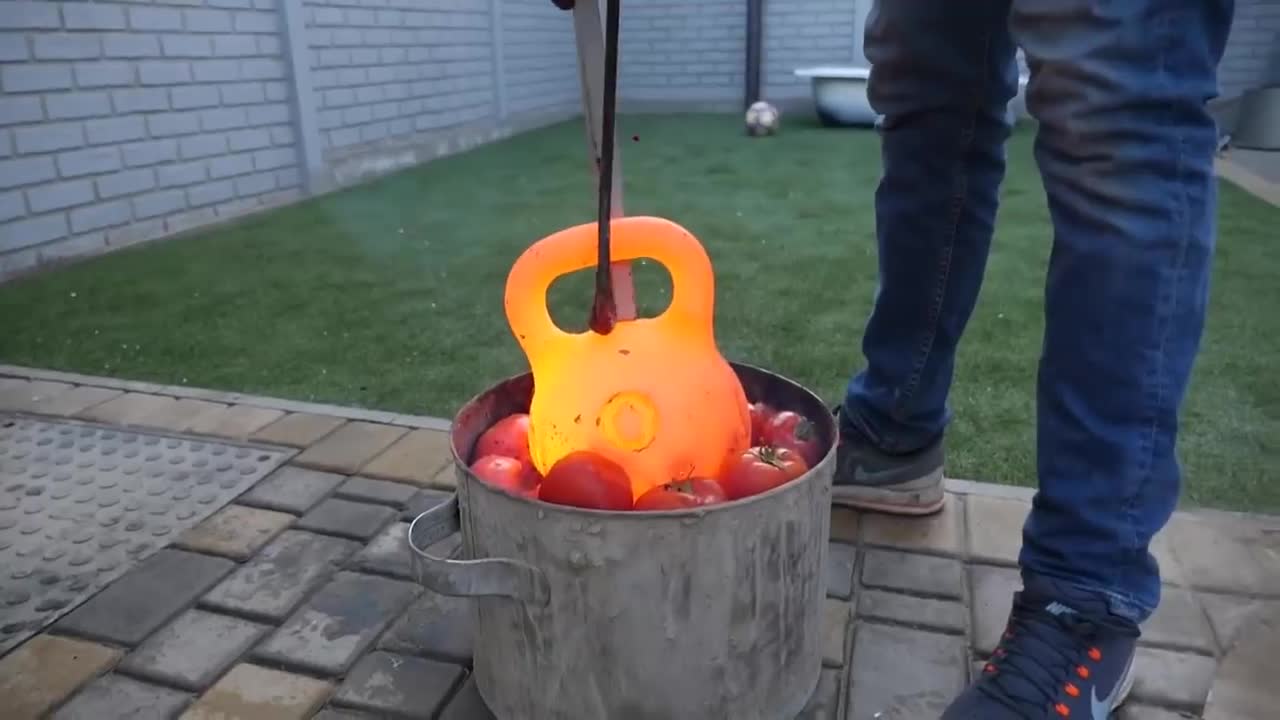 Experiment Giant Coca Cola Balloon VS Mentos9