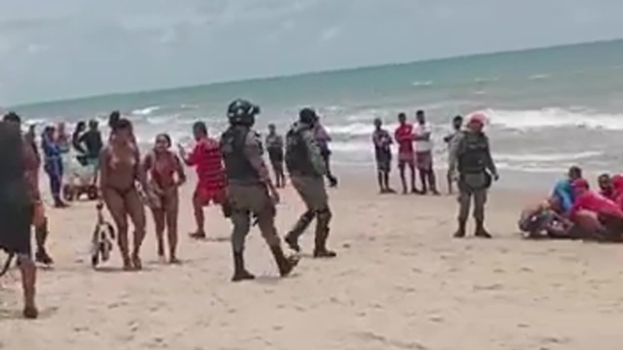 Adolescente é atacado por tubarão em praia de Pernambuco